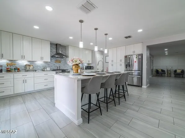 6151 S Earp Wash Ln, Tucson, AZ 85706