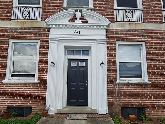 2nd image of 341 Franklin St #202