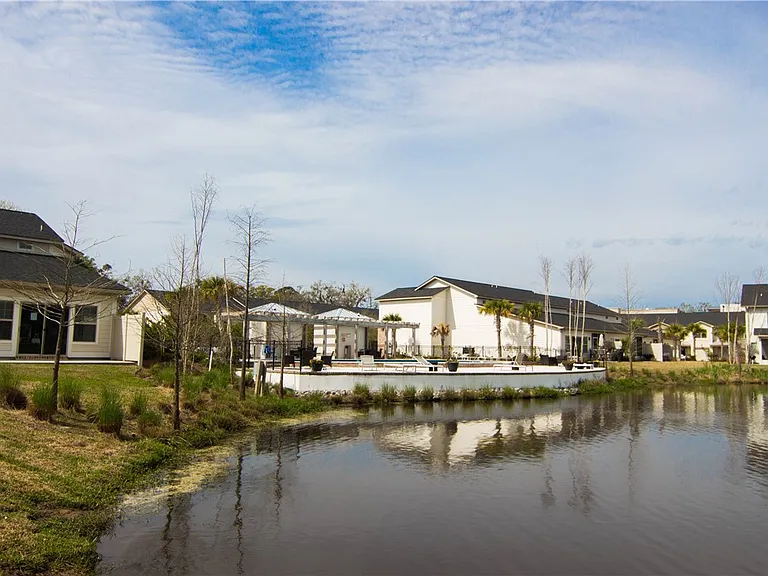 702 Mariners Cir — Photo 39