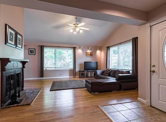 5th image of 1154 Folger Ave