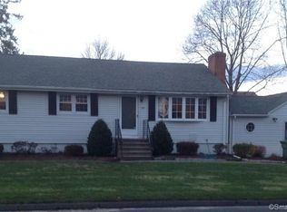 909 Plattsville Rd, Trumbull, CT 06611