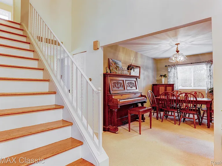 24323 Pinecrest St — Photo 6