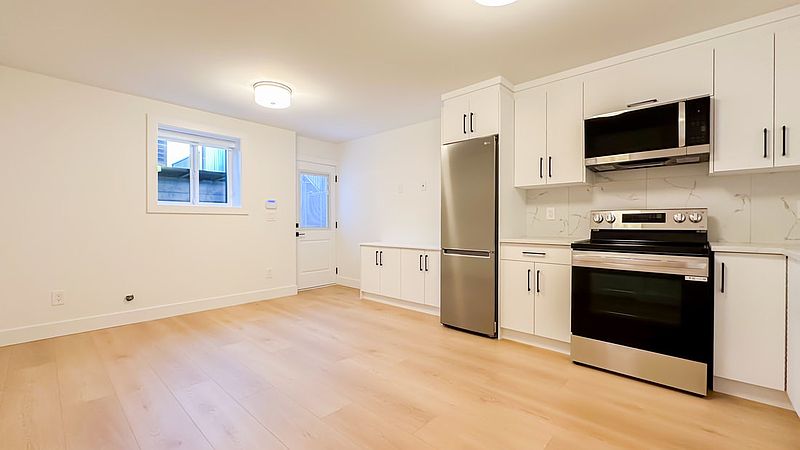 Burnaby House for rent - 3 Bedrooms — photo 2