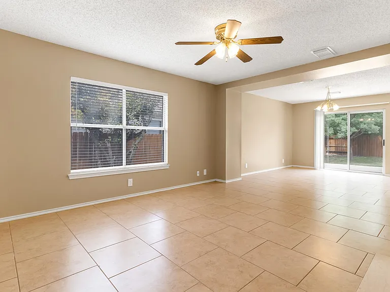 6315 Regency Ln — Photo 8