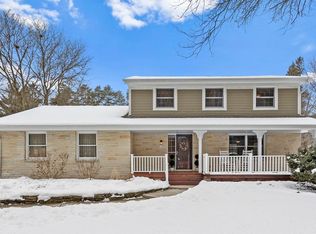 W148N7557 Woodland Dr, Menomonee Falls, WI 53051