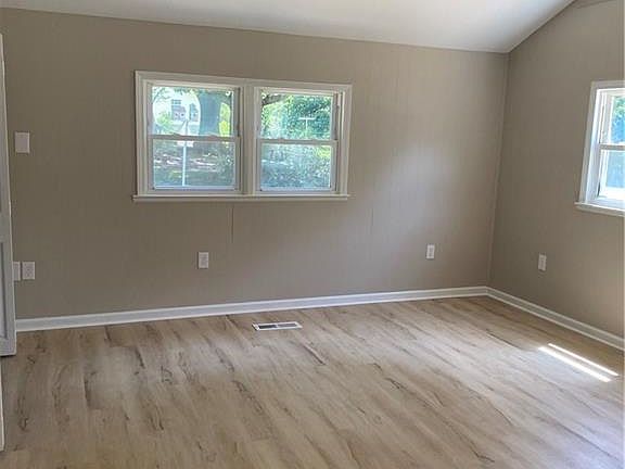 4th image of 1174 Barkwood Rd