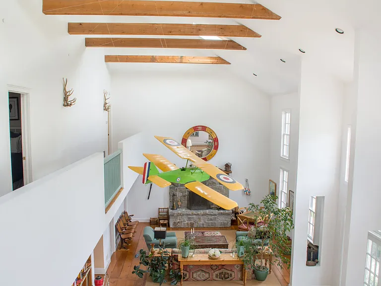 72 Hedges Ln — Photo 3