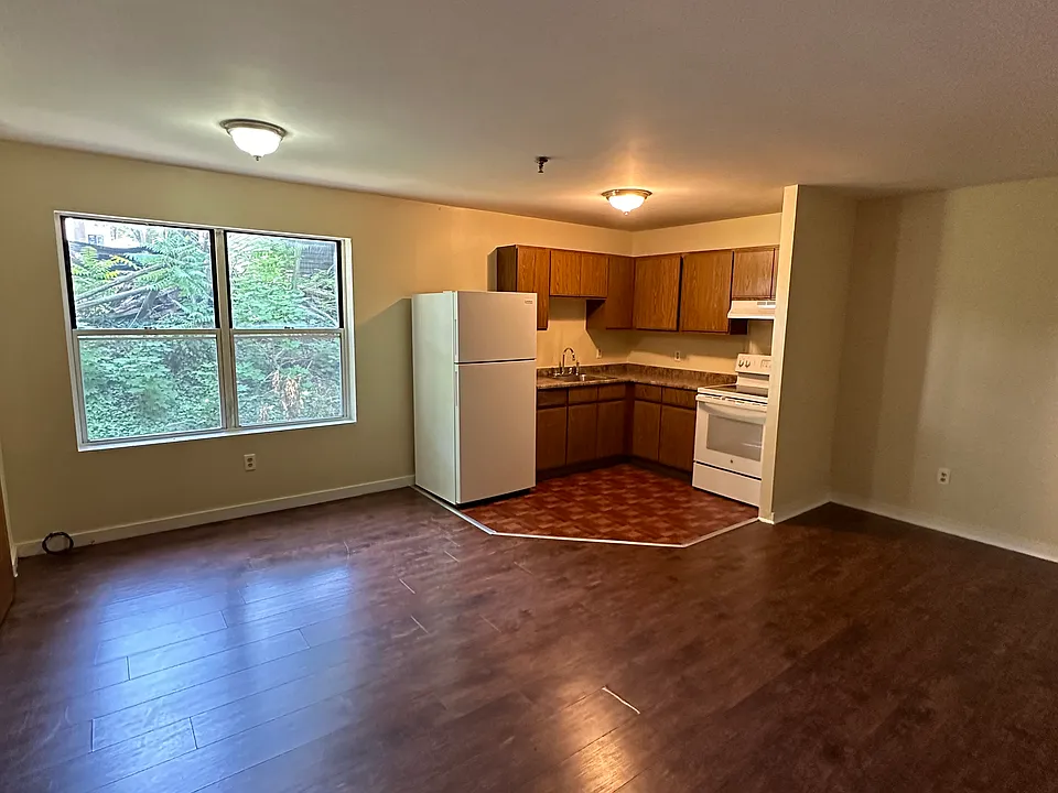 143 Sheffield Ave #2B-0