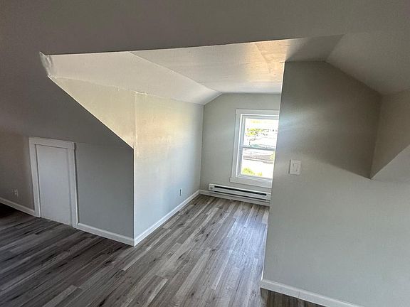 3rd image of 4106 Lee Rd #Up