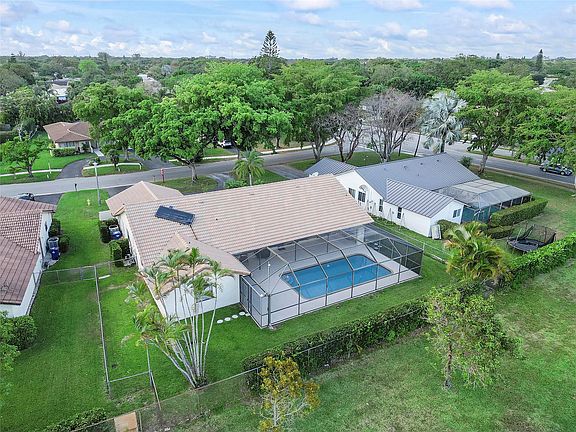 4th image of 9950 NW 11th Manor