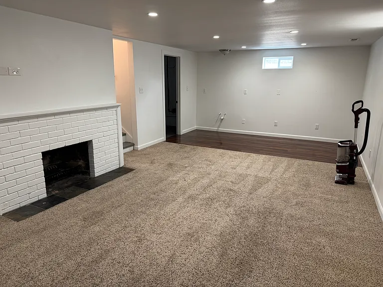 803 E 37th Ave — Photo 28