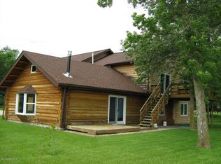 114 Cedar Ct, Warroad, MN 56763