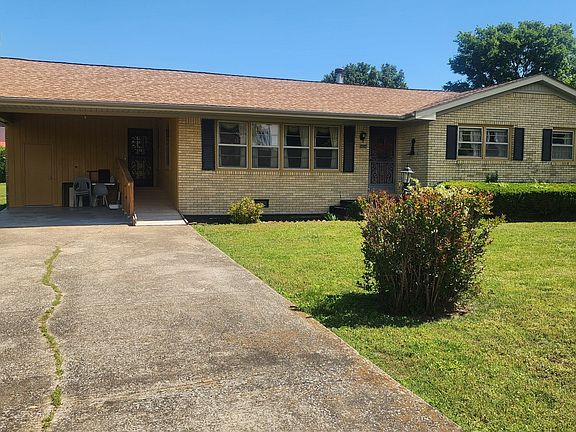 2nd image of 3030 Clover Ln