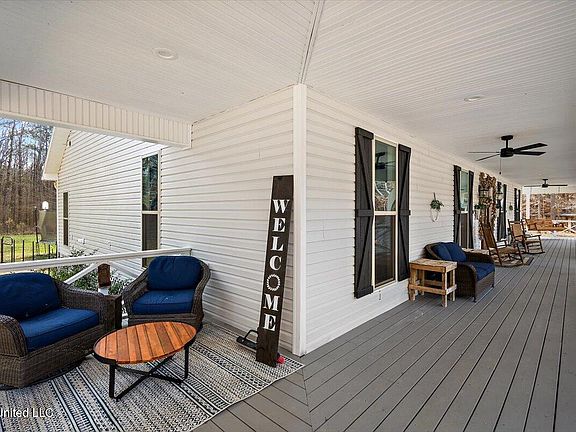 4th image of 128 Oak Tree Ln