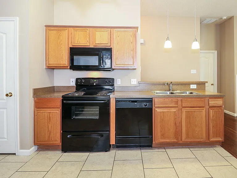 320 Montana Dr — Photo 5