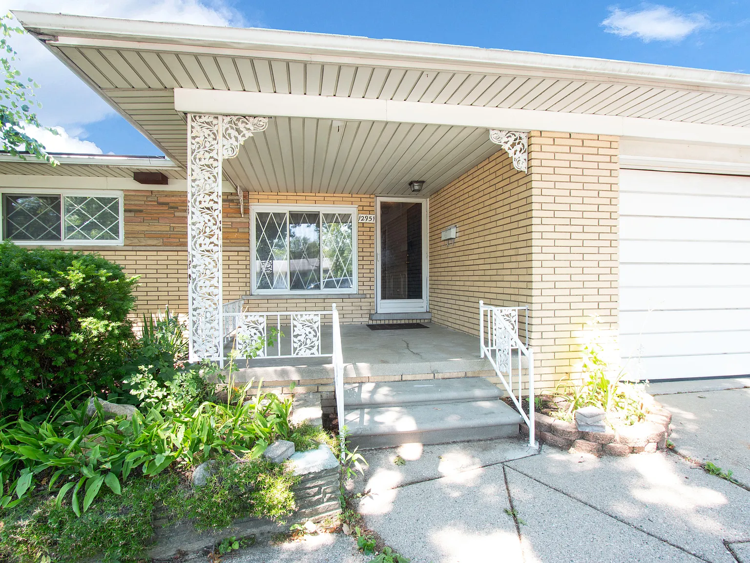 3 bed, 2.5 bath, 1600 sqft, $2,300 — Photo 3
