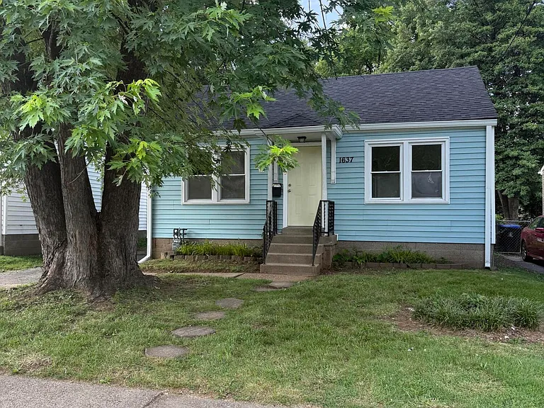 1637 Thornberry Ave — Photo 1