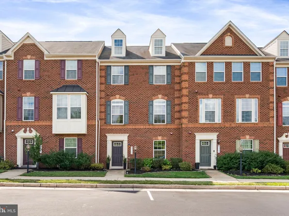 25711 Clairmont Manor Sq, Aldie, VA 20105