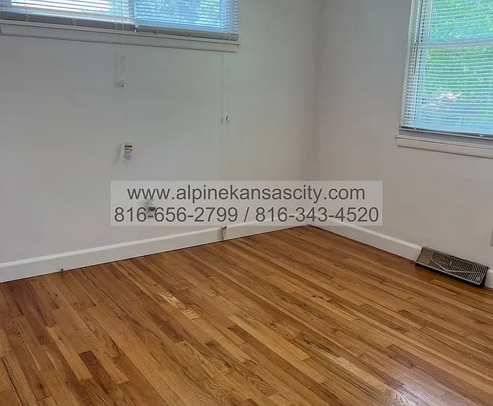 4413 N Walrond Ave — Photo 10
