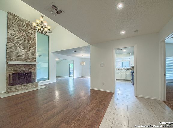 4th image of 1731 Summer Park Ln