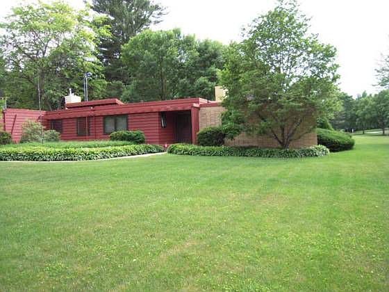 2nd image of 100 Woodlawn Rd