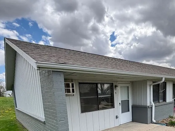 805 3rd Ave SW #5, State Center, IA 50247