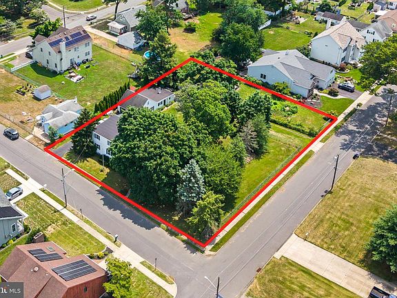 4th image of 1140 Emerick Ave