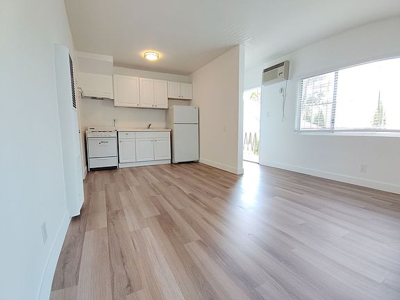 3rd image of 1194 W 30th St #9