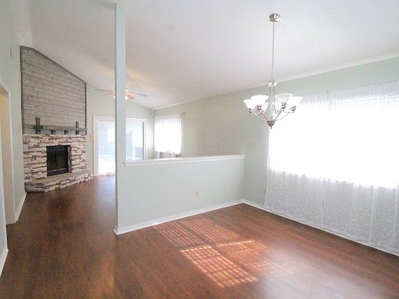 3rd image of 8154 Treetop Ln