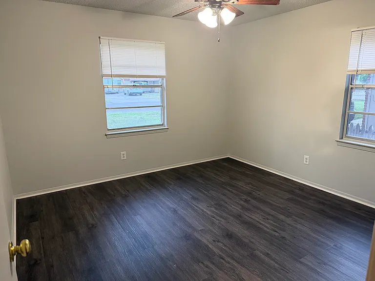 5225 Floyd Ave — Photo 8