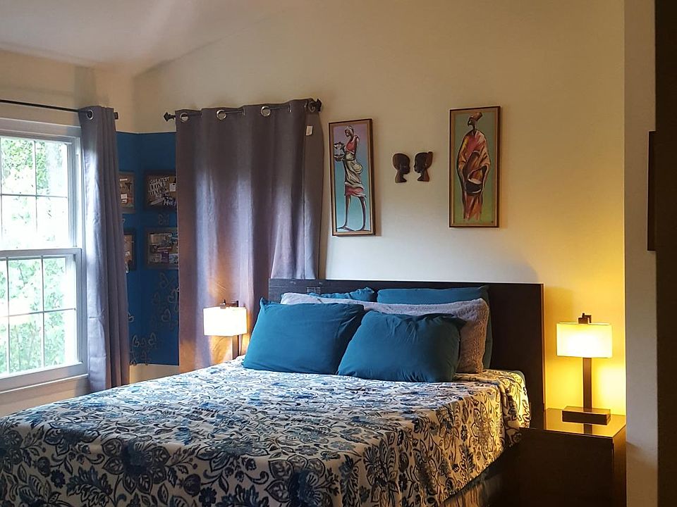 Master bedroom suite, high ceiling, walk-in closet, and full