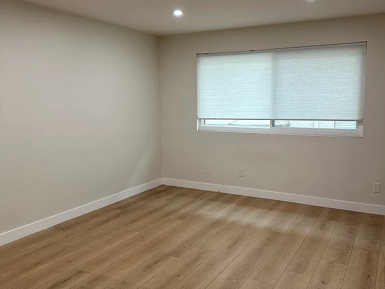 237 N Kenwood St — Photo 12