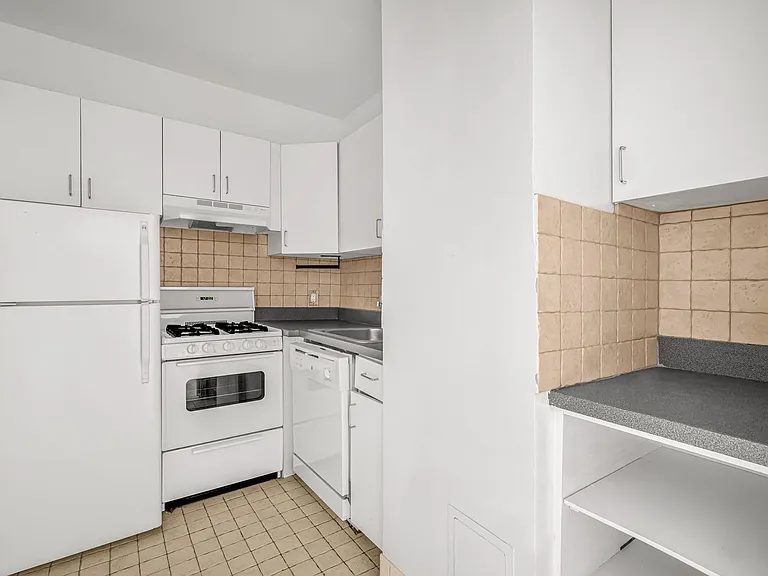 140 W 71st St #8H — Photo 4