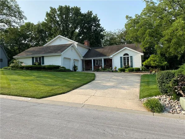 4404 SW Hickory Ln, Blue Springs, MO 64015