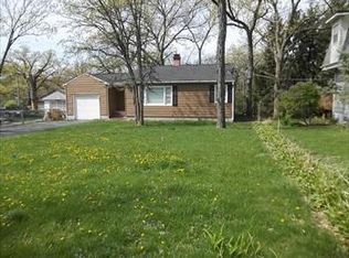 5613 N Woodland Dr, McHenry, IL 60051
