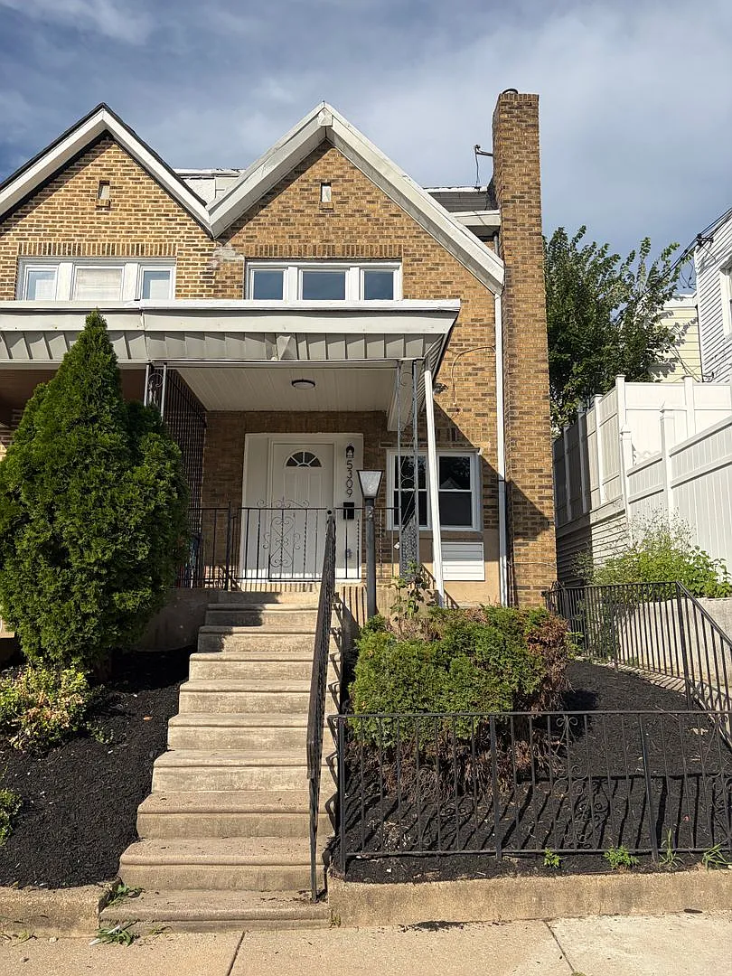 Beautiful Newly renovated 3 bedroom home now available for rent in Wynnefield — Photo 1