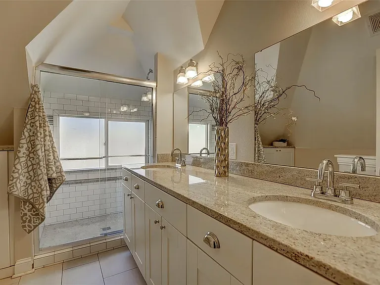 2235 Irving St — Photo 14