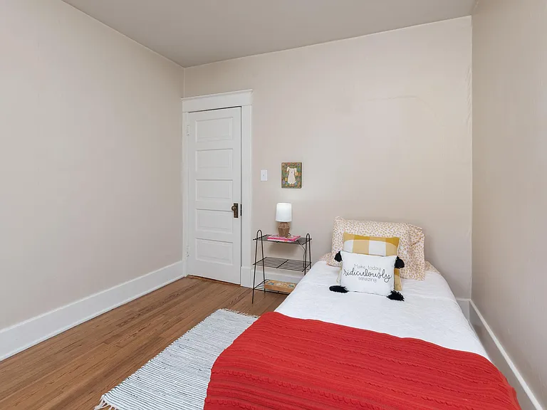 Bedroom 3 pic 2