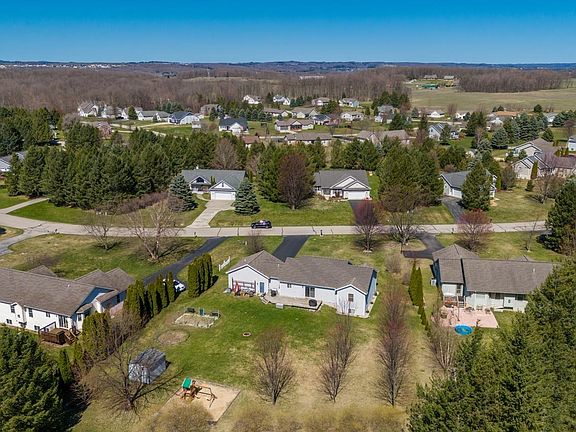 3rd image of 807 Clyde Lee Dr