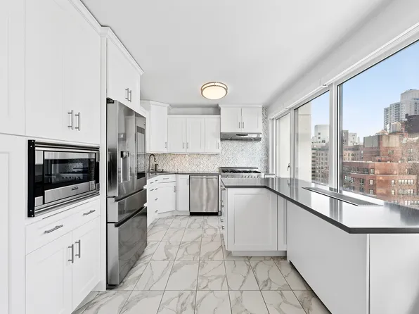 300 East 59th Street 1402 image 3 of 12