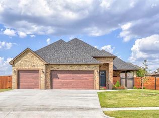 4010 NE Water Edge Dr, Lawton, OK 73507