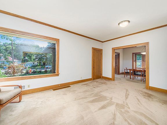 4th image of 2202 Oakland Dr