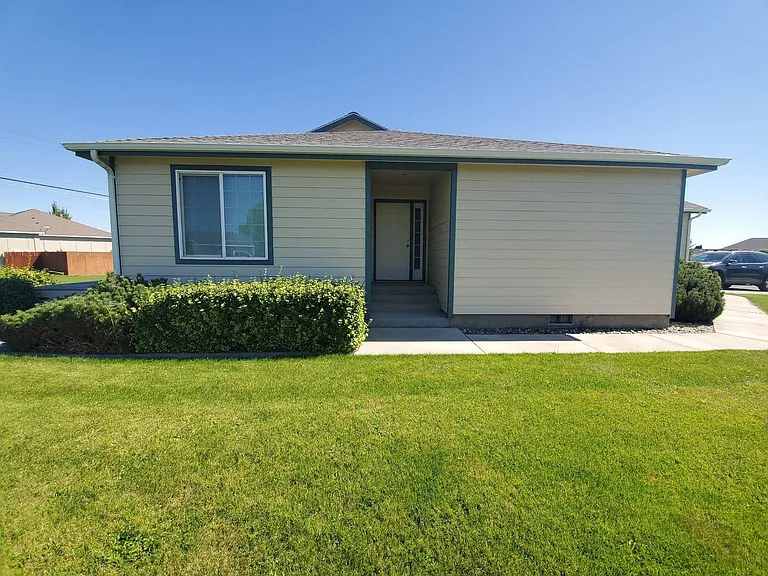 9506 Goodrich Rd SE — Photo 1