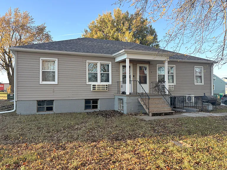 704 Hickory St — Photo 2