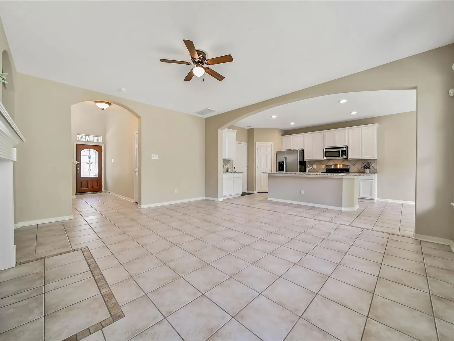 3 bed, 2.5 bath, 2020 sqft, $1,995 — Photo 4