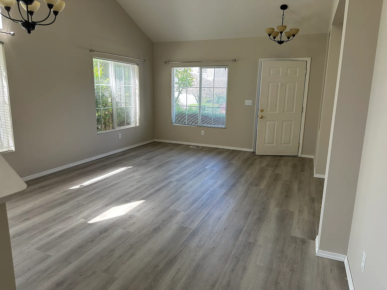 4 bed, 2.5 bath, 1800 sqft, $3,850 — Photo 3