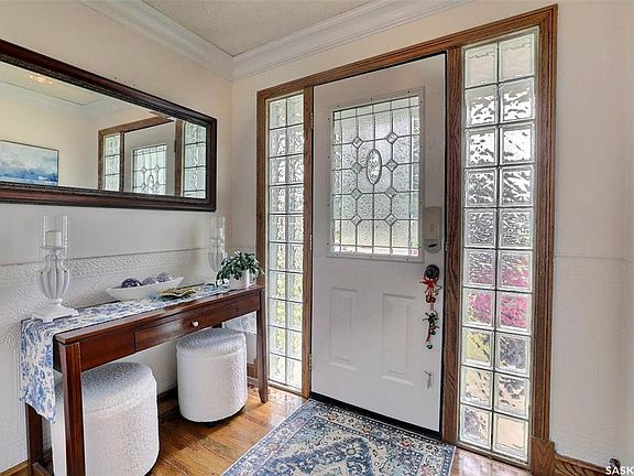2nd image of 924 Campbell STREET