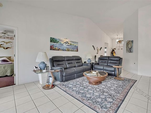4th image of 6447 Pine Walk Dr