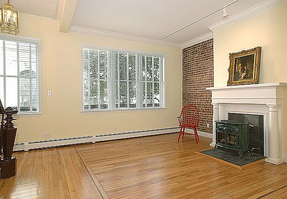 5th image of 354 E 74th St