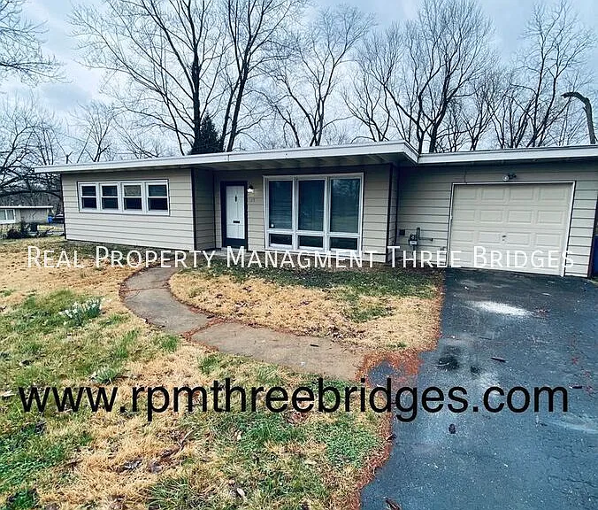 28 Redwood Dr — Photo 1